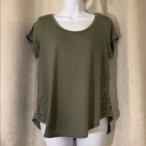 Shirt sleeve pullover top.